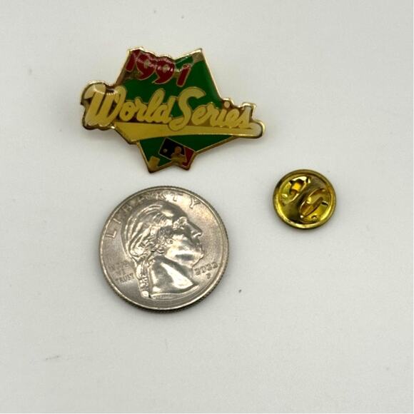 Vintage World Series‎ 1991 Baseball Pin Peter David MLB - Picture 8 of 8